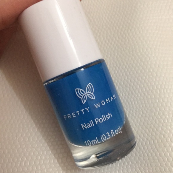 Set of 2 Pretty Woman Nail Polishes - Picture 5 of 5